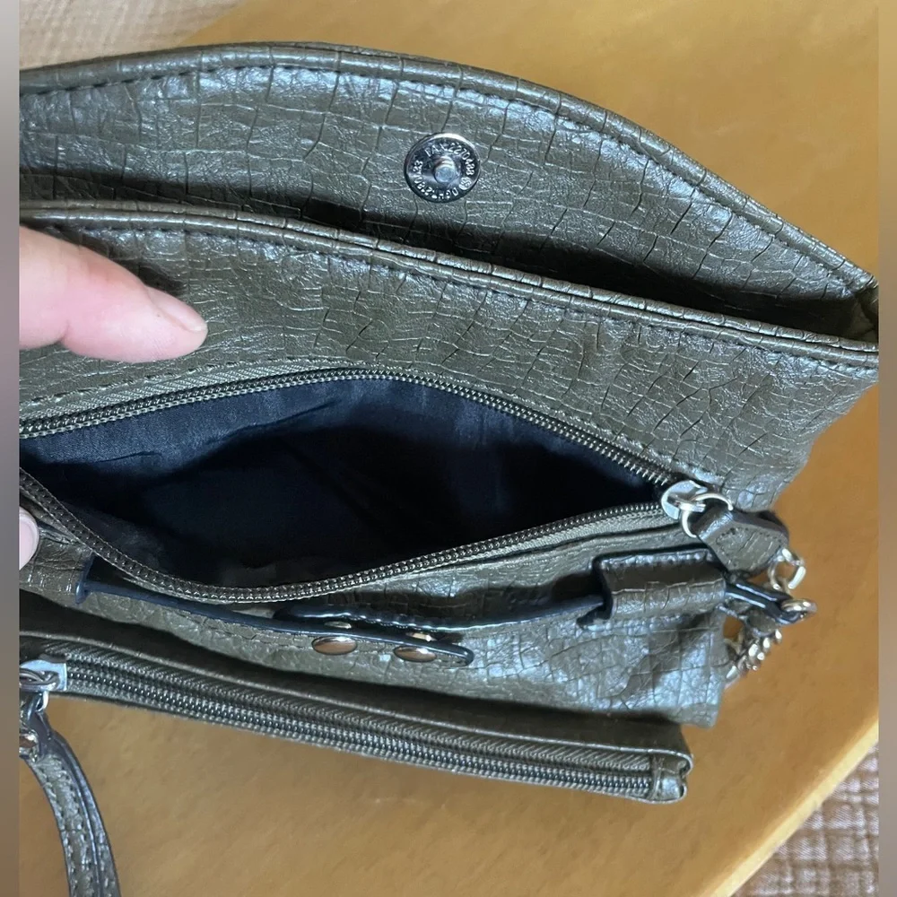 Nine West‎ Olive Green Croc Embossed Crossbody Bag Clutch